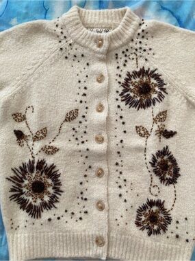 BNWT Anthropologie Medium Ivory Sweater Cardigan with Brown Floral Embroidery